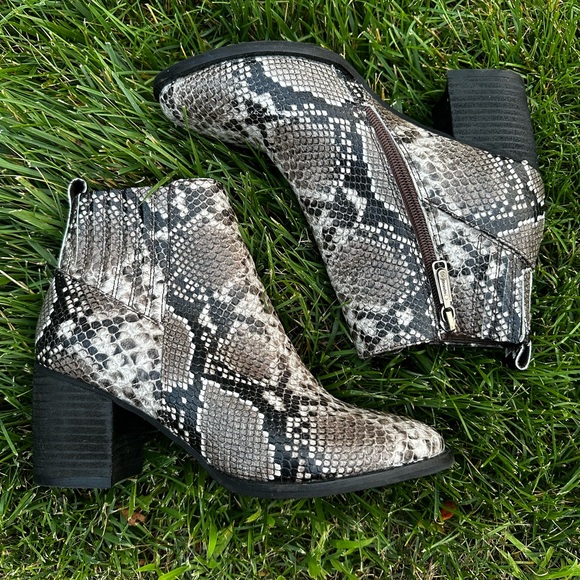 Blondo Leather Snake Print Ankle Booties - Picture 4 of 4